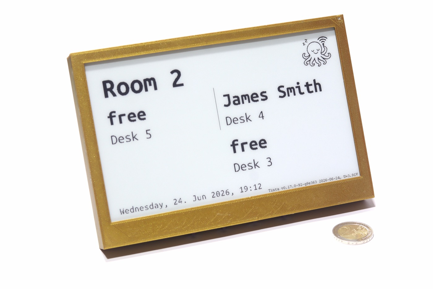 Tinta display showing room status and two desks with names and free/busy status